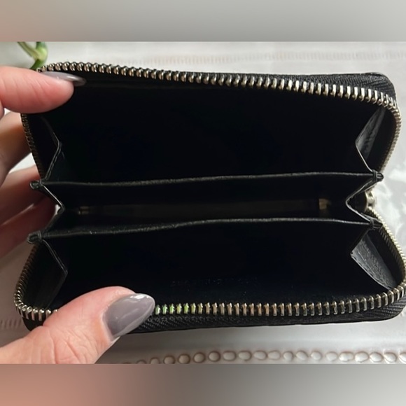 GUCCI EMBOSSED BLACK LEATHER SIGNATURE DIAMANTE ZIP-AROUND CARD CASE WALLET EUC - Picture 3 of 12